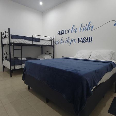 Surfo House Hotel & Hostel Tamarindo Bagian luar foto