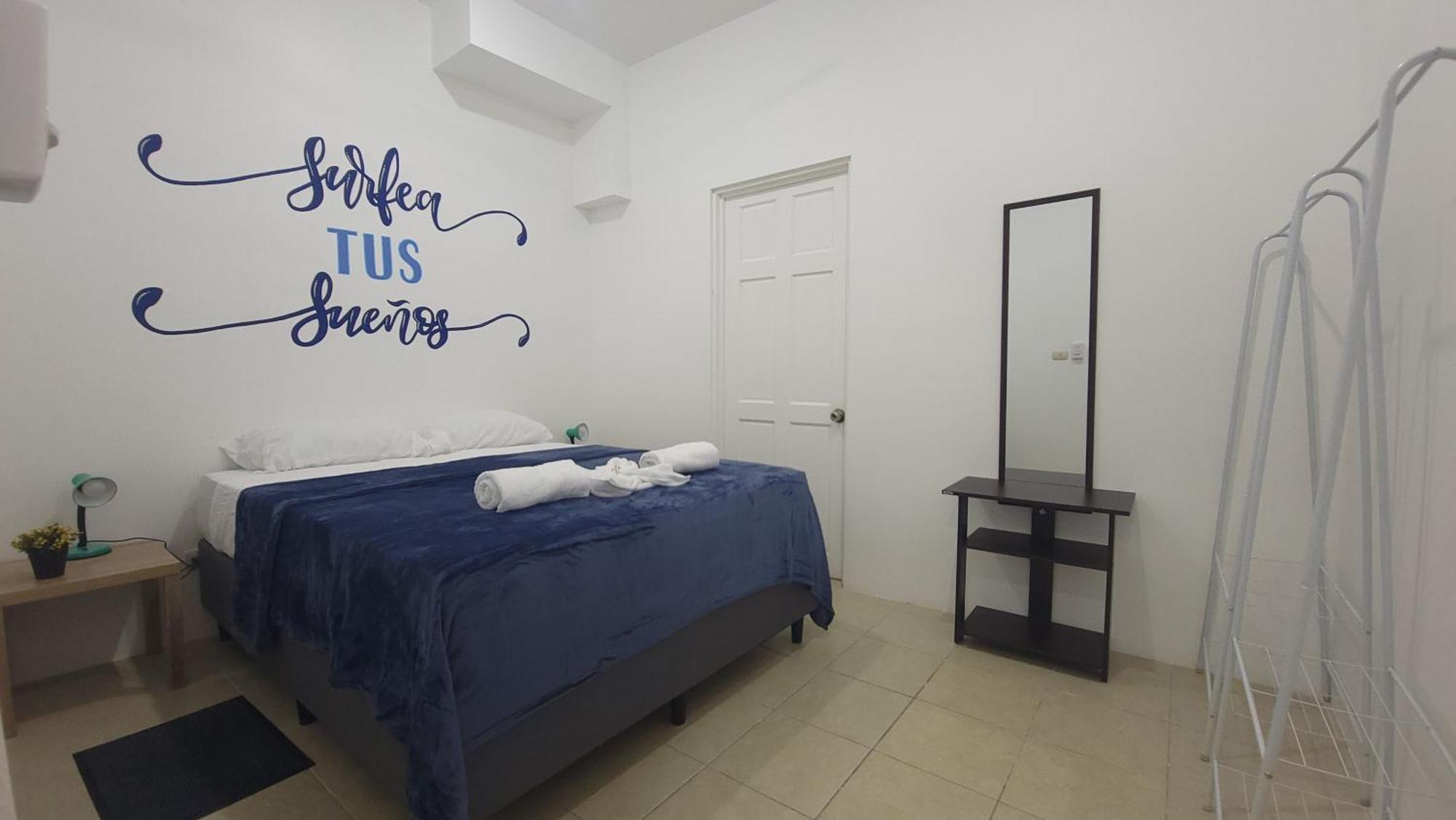 Surfo House Hotel & Hostel Tamarindo Bagian luar foto