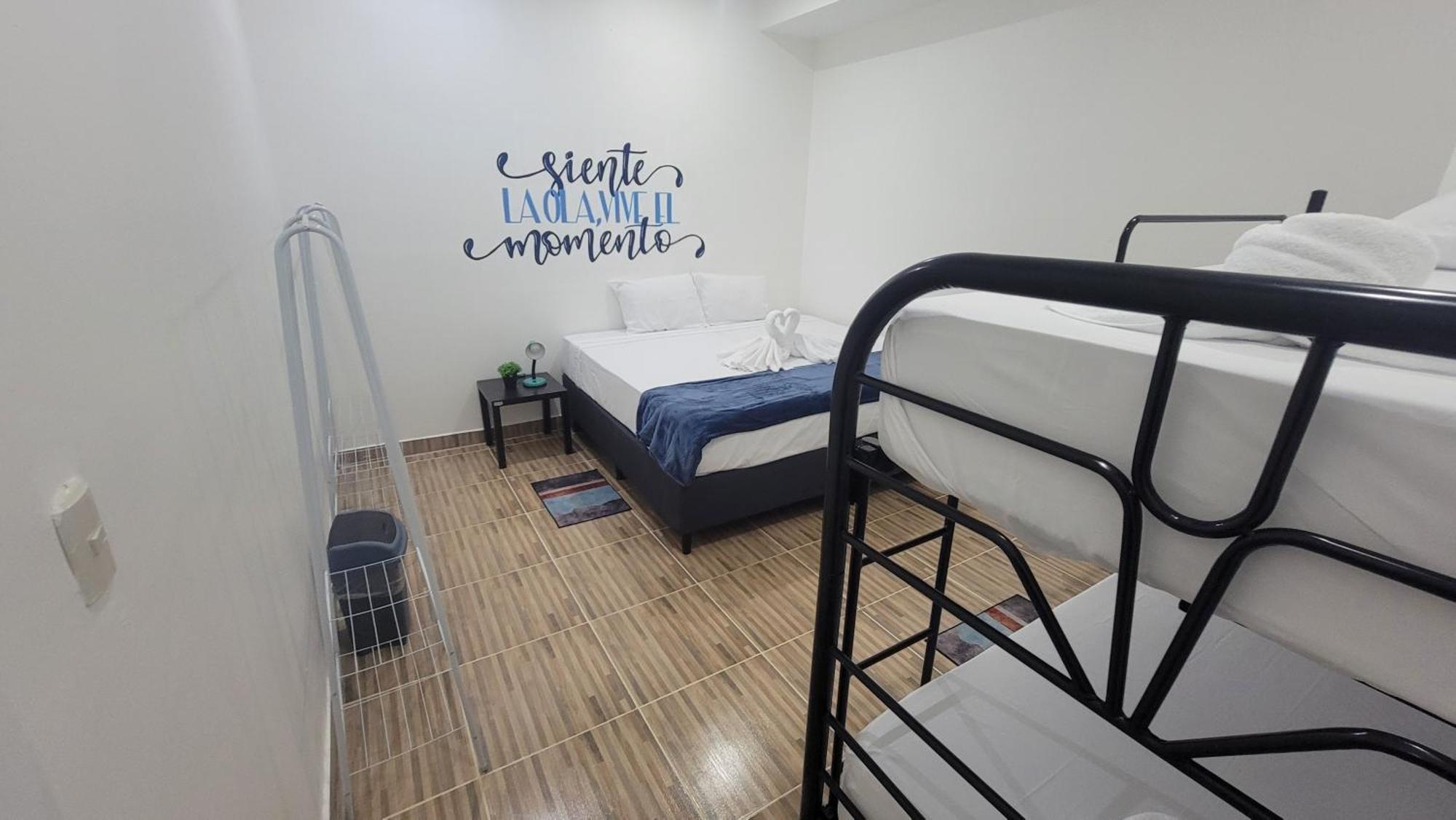 Surfo House Hotel & Hostel Tamarindo Bagian luar foto