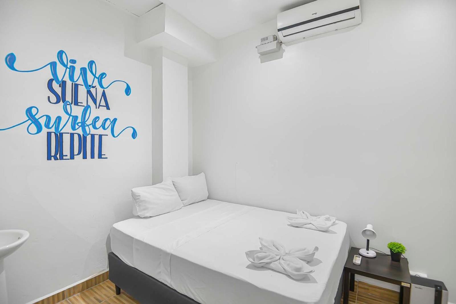 Surfo House Hotel & Hostel Tamarindo Bagian luar foto